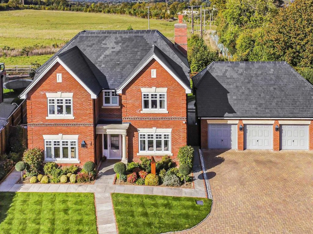 5 bed detached house for sale in Sheffield Close, Pangbourne, Reading