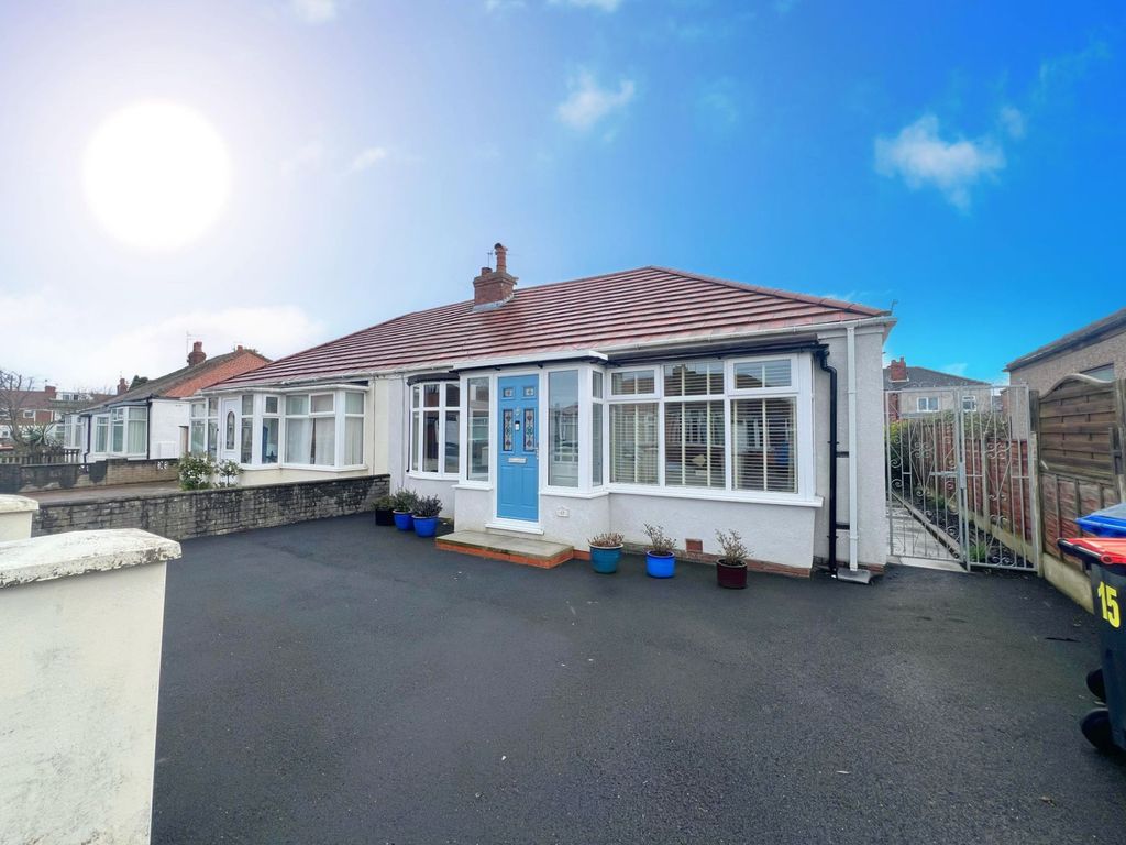 2 bed bungalow for sale in Rossendale Avenue North, Thornton FY5, £