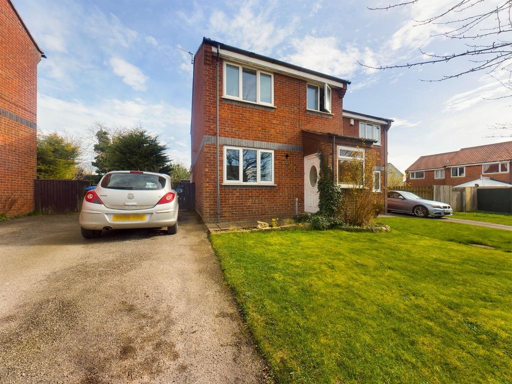 3 bed semidetached house for sale in Shire Croft, Eastfield