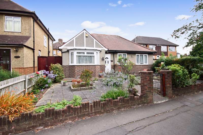 2 bed bungalow for sale in Mandeville Road, Northolt UB5 Zoopla