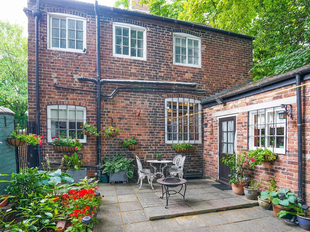 2 bed cottage for sale in Newbold Road, Chesterfield S41, £240,000 Zoopla