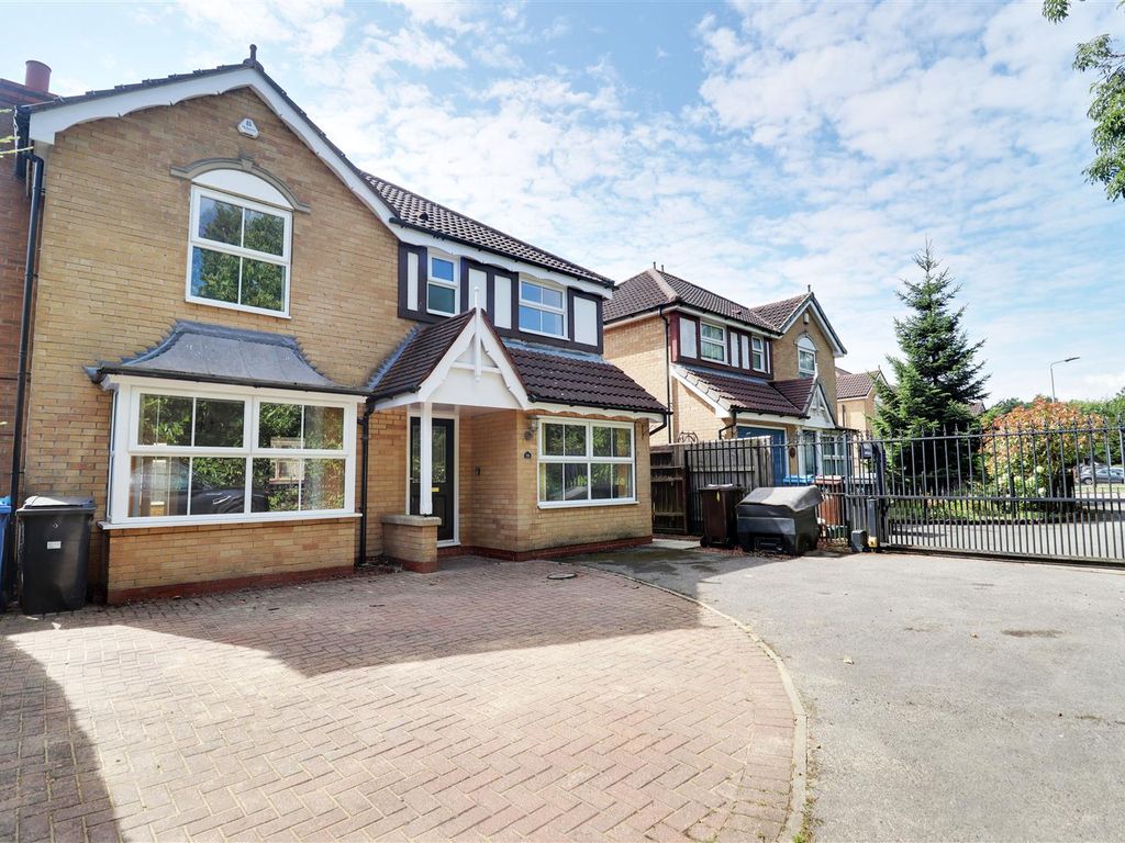 4 bed detached house for sale in Swallowfield Drive, Hull HU4, £260,000