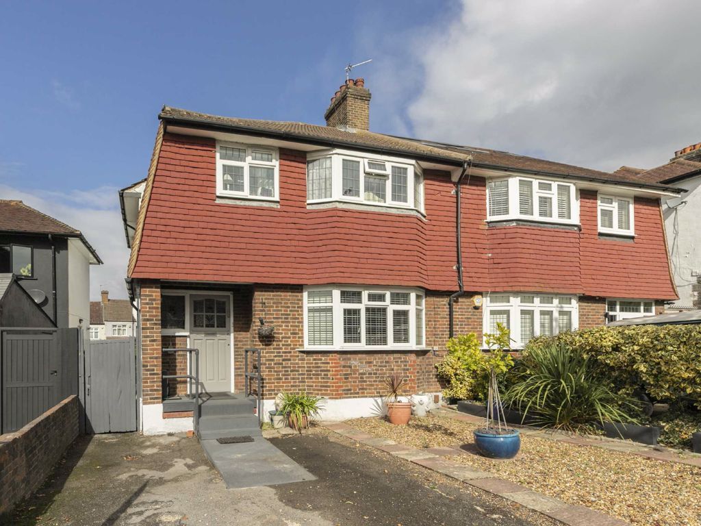 4 bed property for sale in Briar Avenue, London SW16 Zoopla