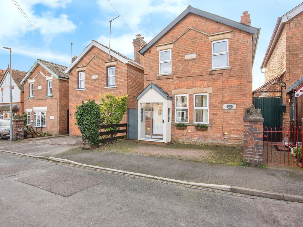 3 bed detached house for sale in Wedderburn Road, Malvern WR14, £