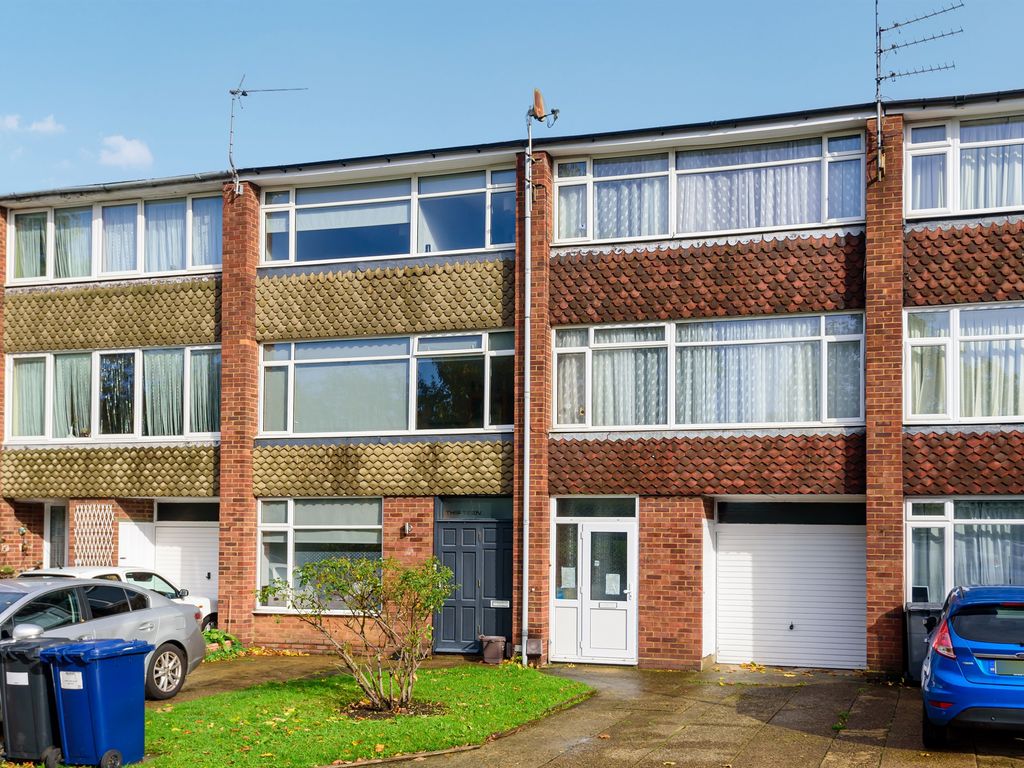 4 bed terraced house for sale in Mallard Close, New EN5