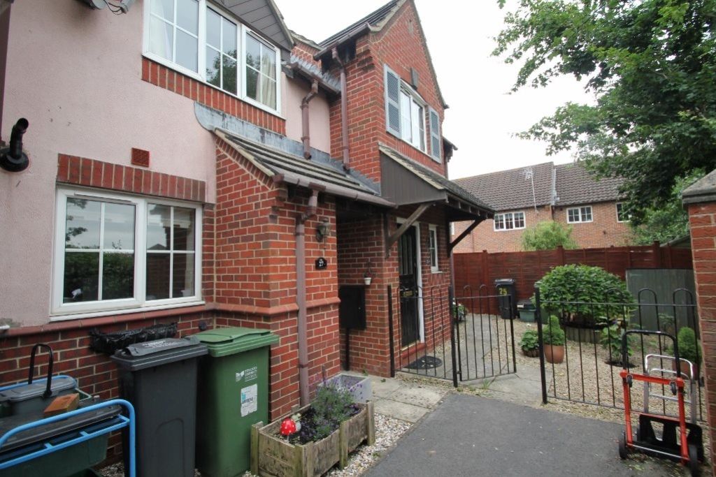 2 bed terraced house to rent in Wharfdale Way, Hardwicke, Gloucester