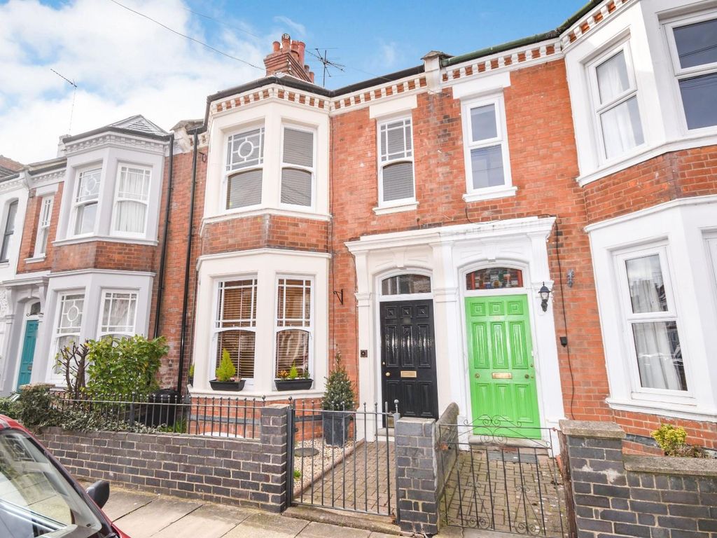 5 bed terraced house for sale in Holly Road, Abington, Northampton NN1