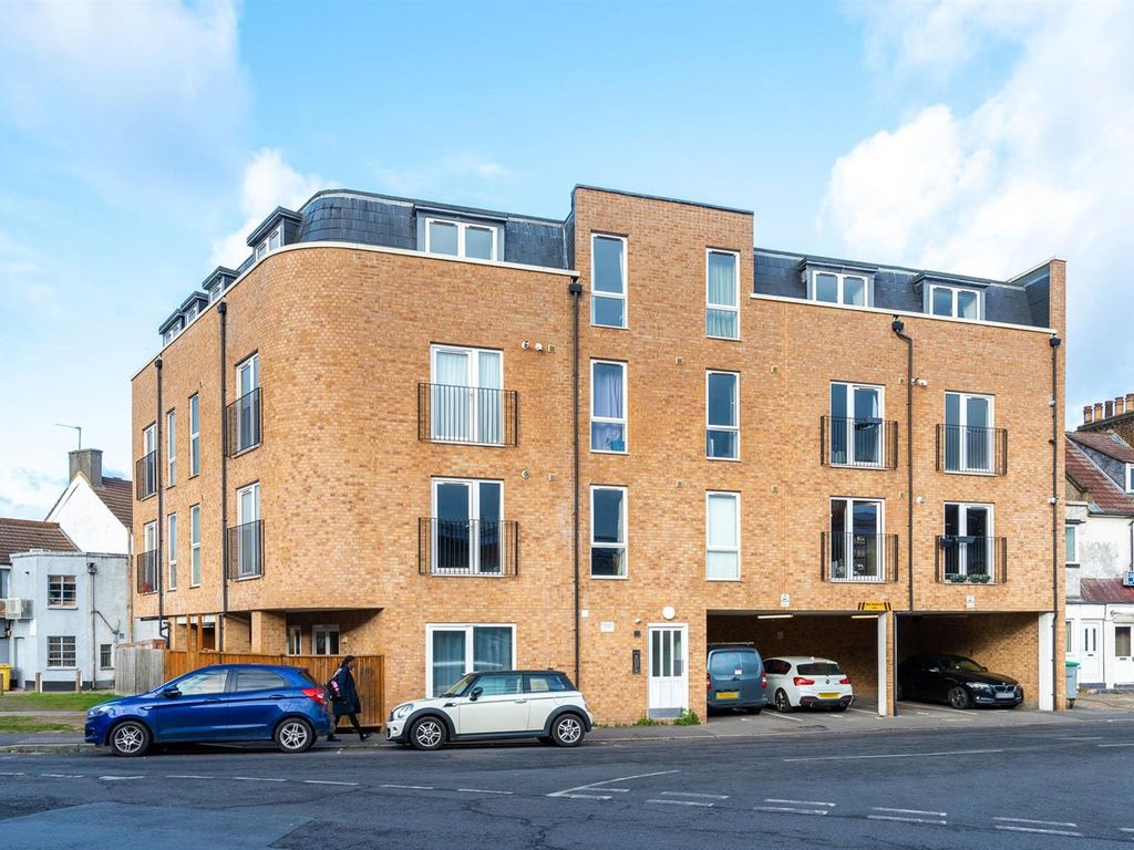 2 bed flat for sale in Martins Road, Shortlands BR2 Zoopla