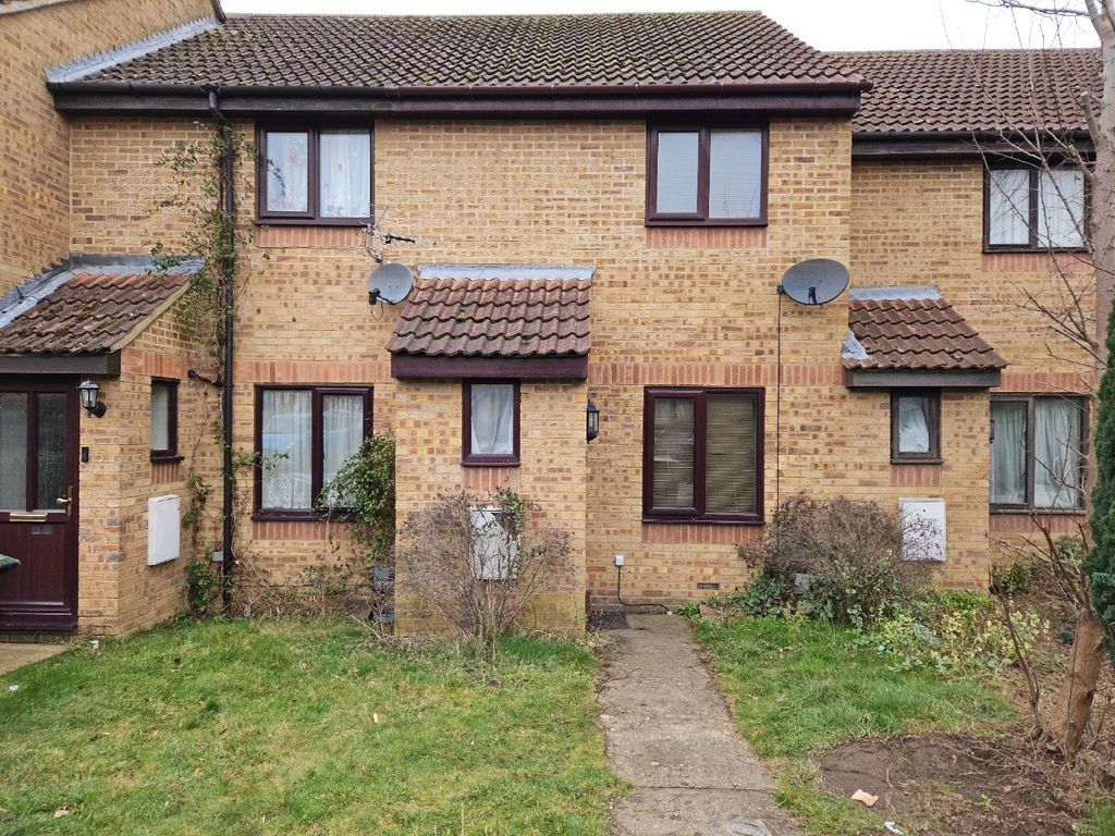 2 bed terraced house to rent in Badgers Close, Flitwick, Bedford