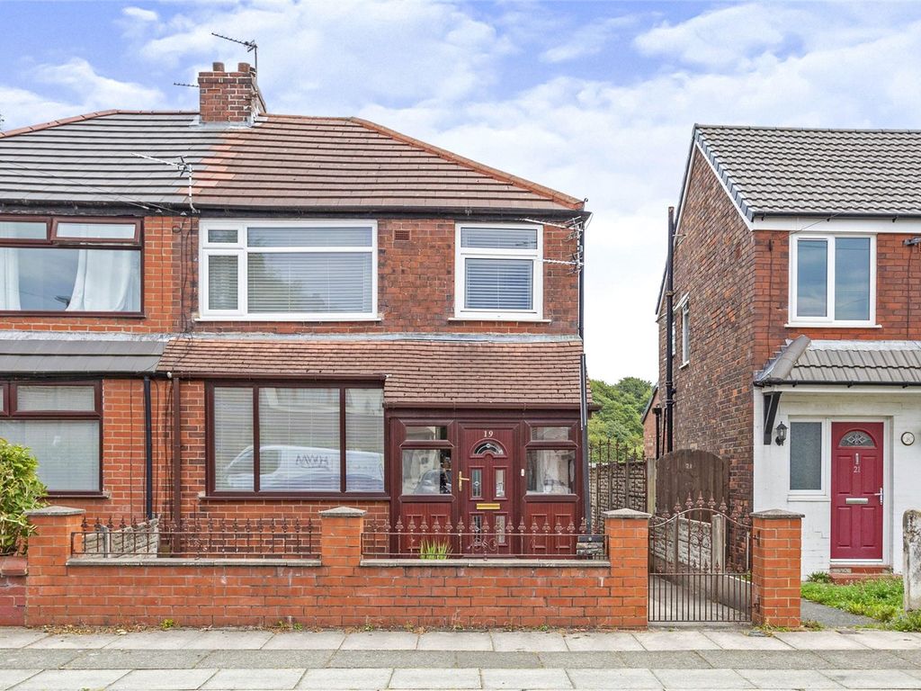 3 bed semidetached house for sale in Pembroke Drive, Redvales, Bury