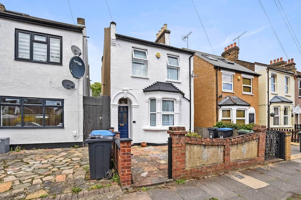 3 bed detached house for sale in Chestnut Road, Enfield EN3, £500,000 Zoopla