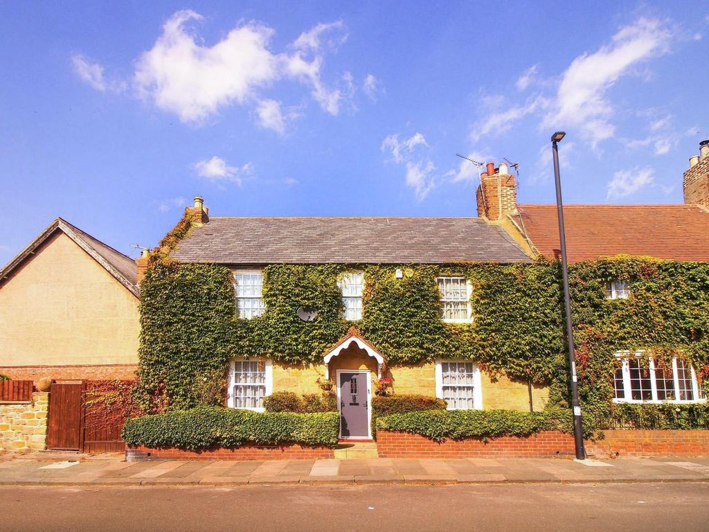 4 bed semidetached house for sale in Front Street, Preston Village