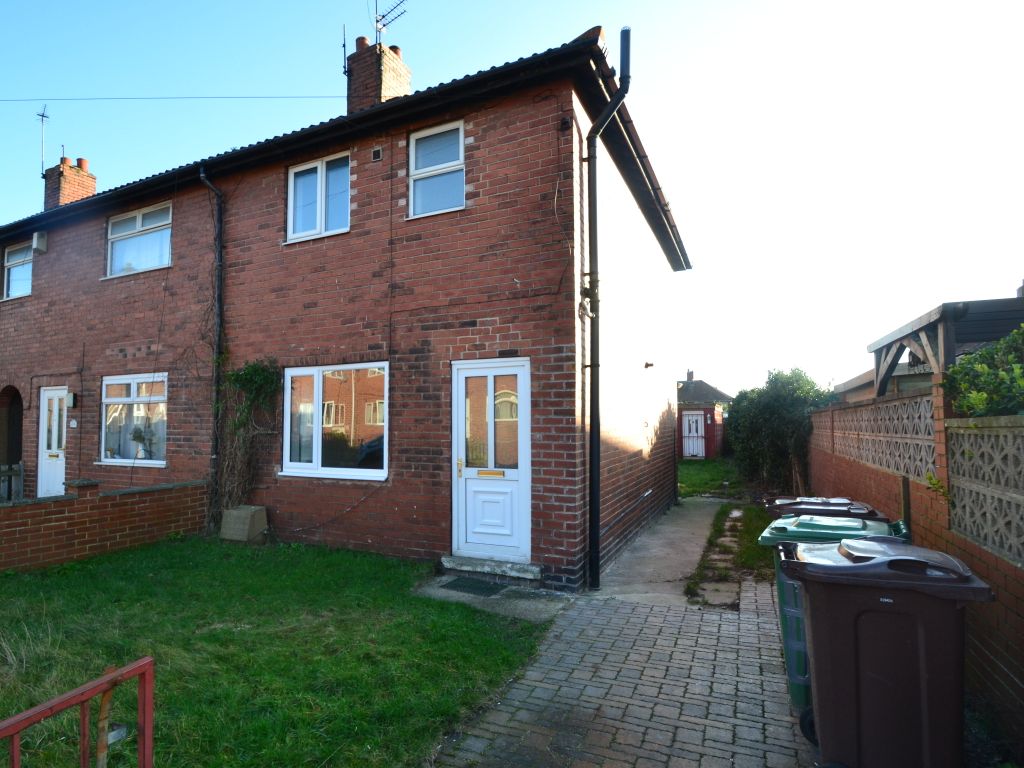 3 bed end terrace house to rent in Clayton Avenue, Upton, Pontefract