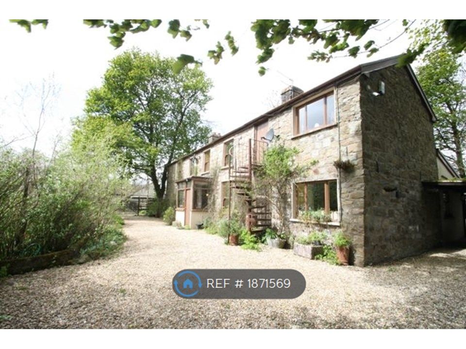 Studio to rent in Old Tram Lane, Tredegar NP22, £400 pcm Zoopla