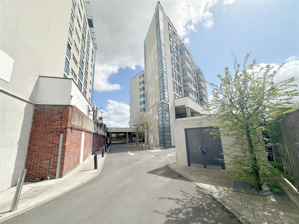 1 bed flat for sale in Dunstan Mews, Enfield EN1, £274,999 Zoopla