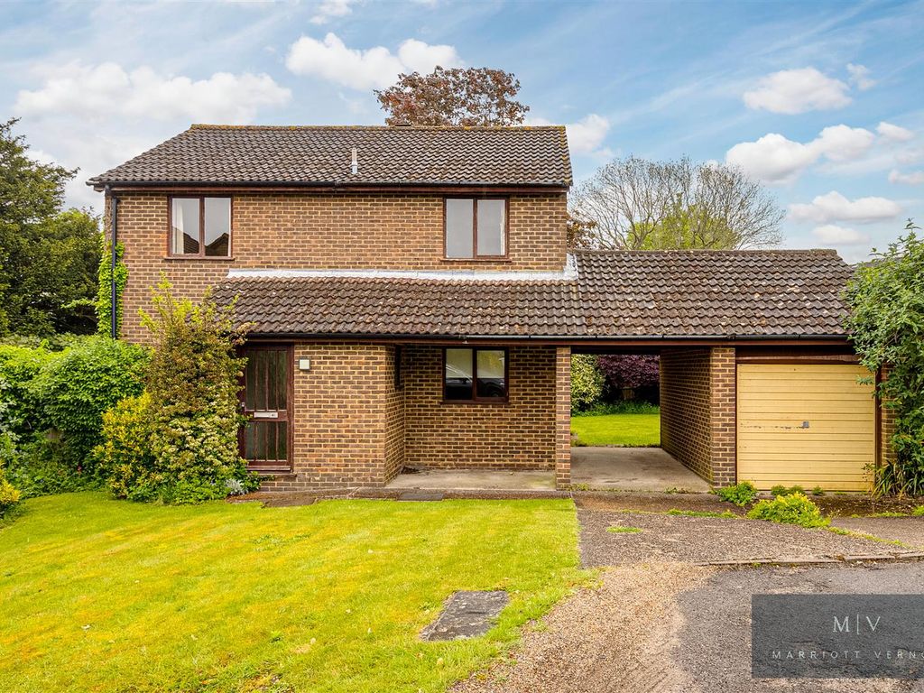 4 bed detached house for sale in Maywater Close, Sanderstead, South Croydon CR2, £600,000 Zoopla