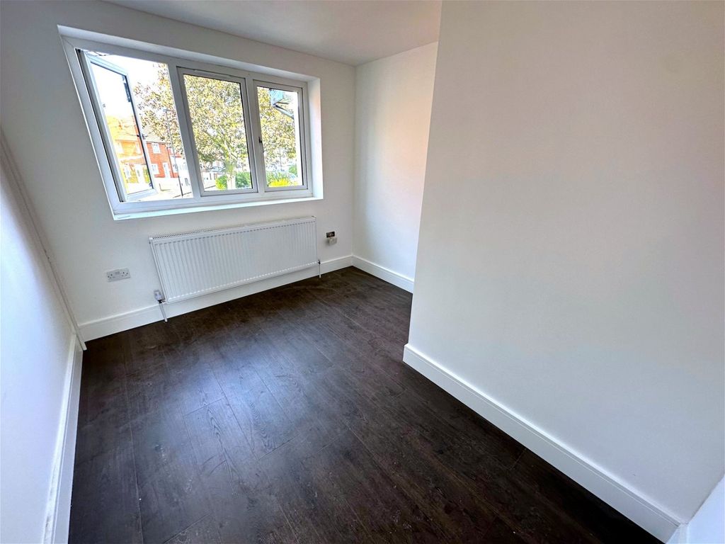 2 bed end terrace house to rent in St. Dunstans Road, Hounslow TW4, £