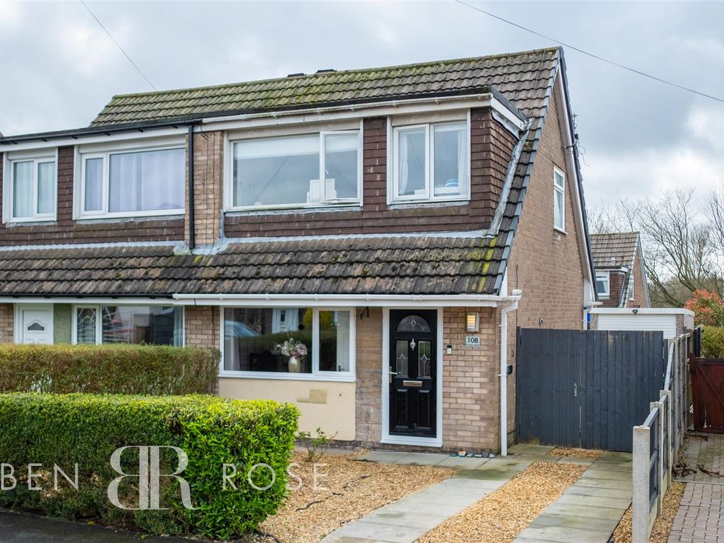 3 bed semidetached house for sale in Hunters Road, ClaytonLeWoods