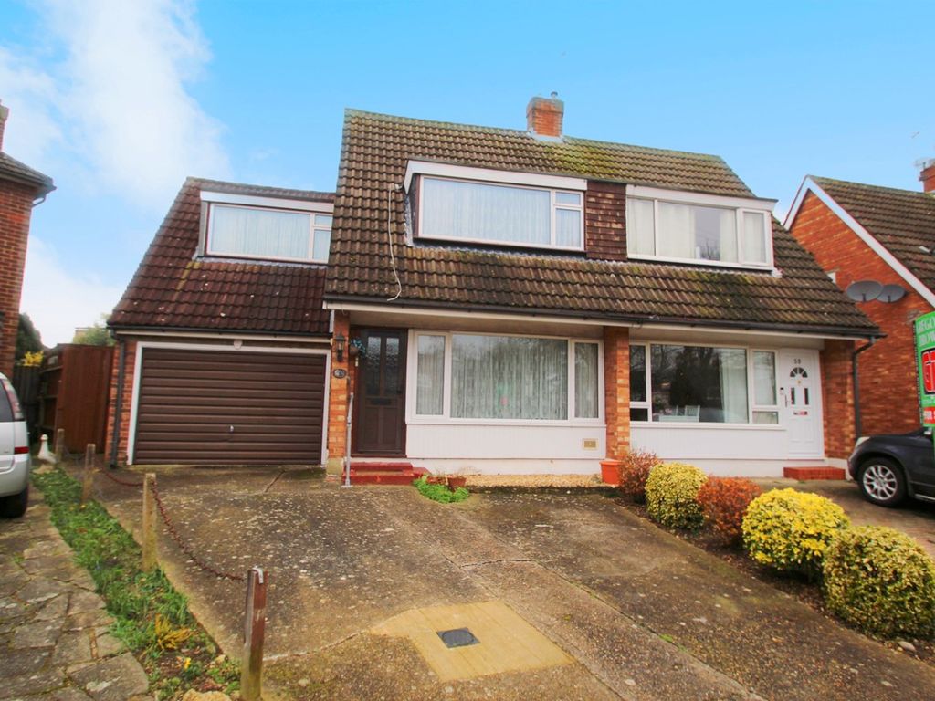 3 bed semidetached house for sale in The Glade, StainesUponThames