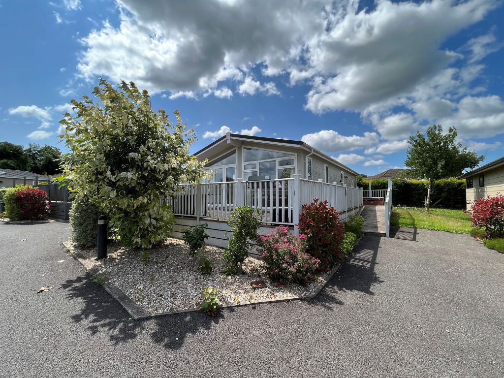 2 bed mobile/park home for sale in Louis Way, Dunkeswell, Honiton EX14