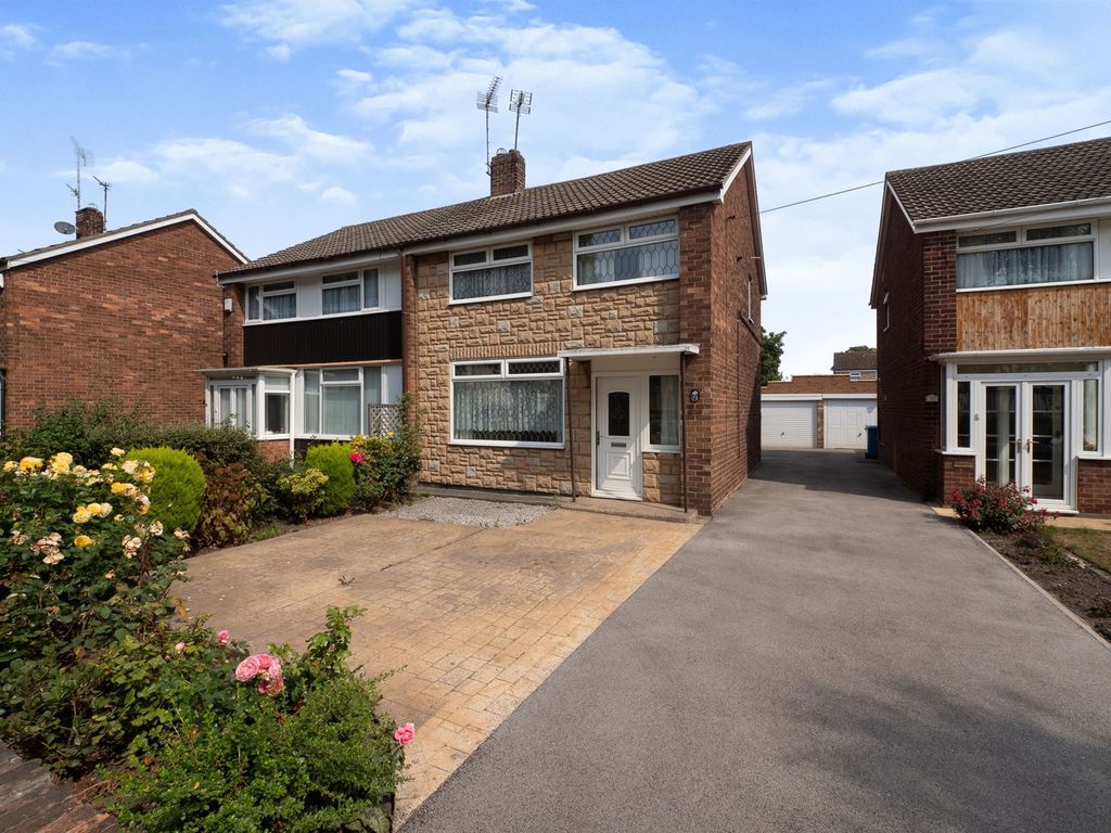 3 bed semidetached house for sale in Village Road, Garden Village