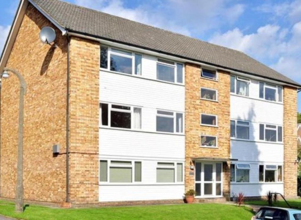 2 bed flat to rent in Tupwood Lane CR3, Caterham, Zoopla