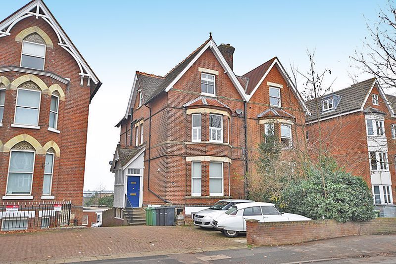 2 bed flat to rent in College Court, Hayle Road, Maidstone ME15 Zoopla