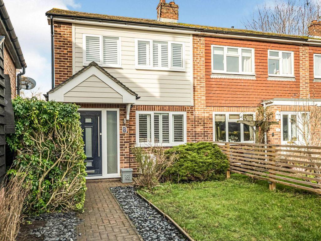 3 bed end terrace house for sale in High Street, Stanstead Abbotts SG12