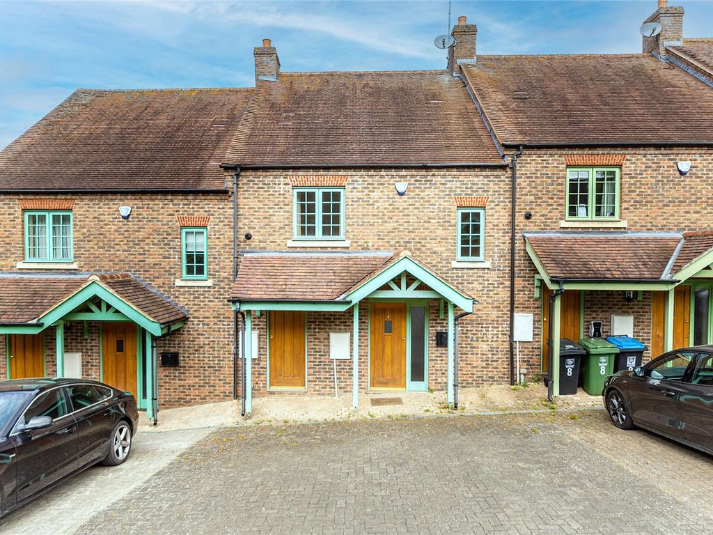 5 bed terraced house for sale in Cowslip Meadow, Northchurch