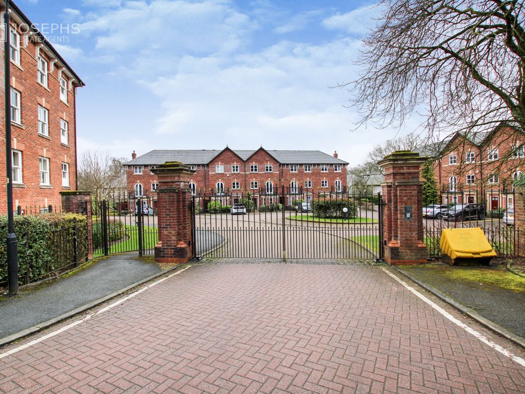 4 bed town house to rent in Greenmount Close, Bolton BL1 Zoopla