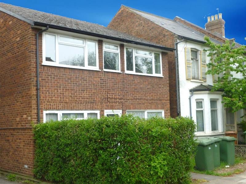 2 bed flat to rent in Spencer Road, Wealdstone, Harrow HA3 Zoopla