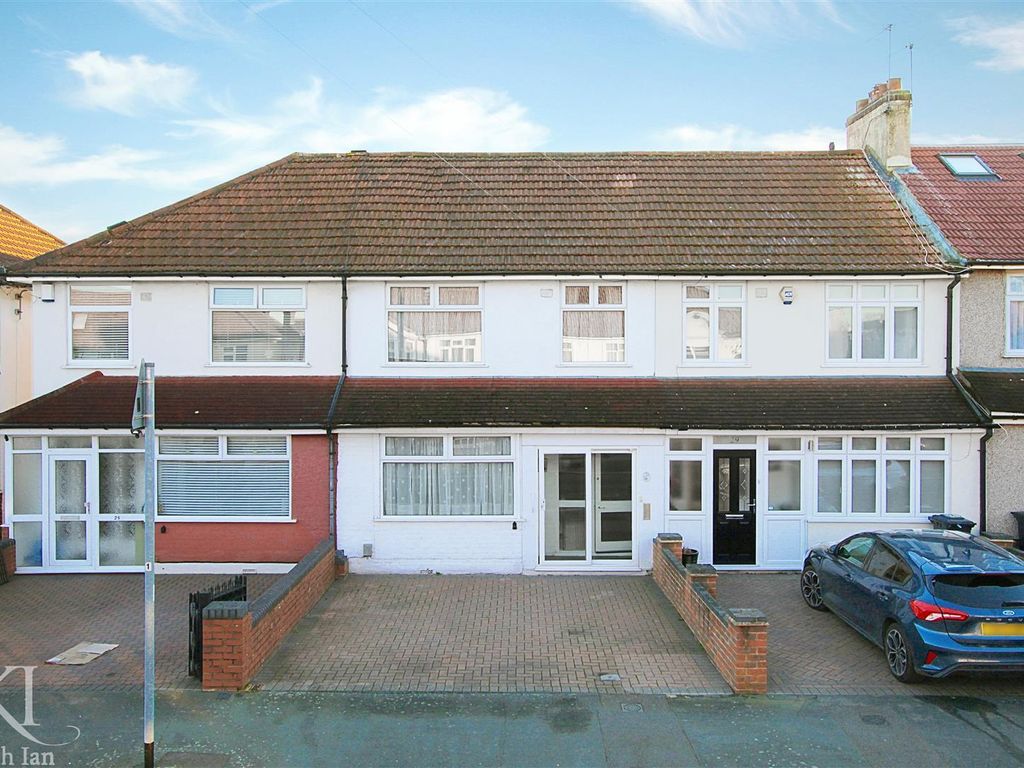 3 bed terraced house for sale in Clarendon Road, Cheshunt, Waltham