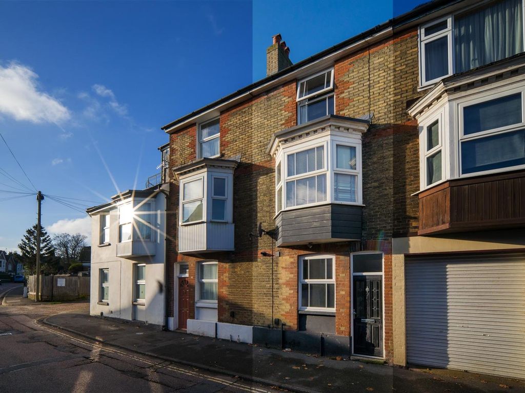 4 bed terraced house for sale in Granville Road, Cowes PO31, £265,000