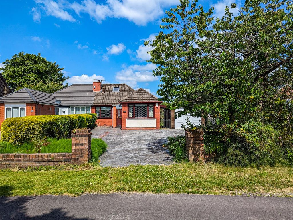 2 bed semidetached bungalow for sale in Leigh Road, Leigh WN7, £