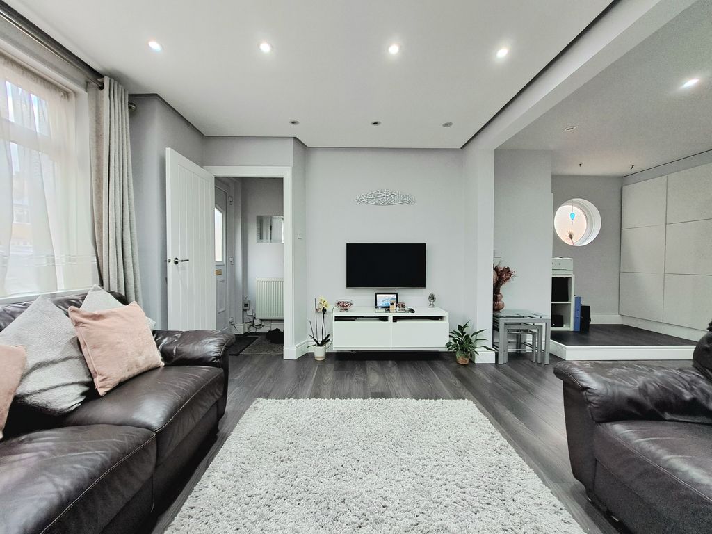 3 bed semidetached house for sale in Hampden Road, Harrow HA3, £