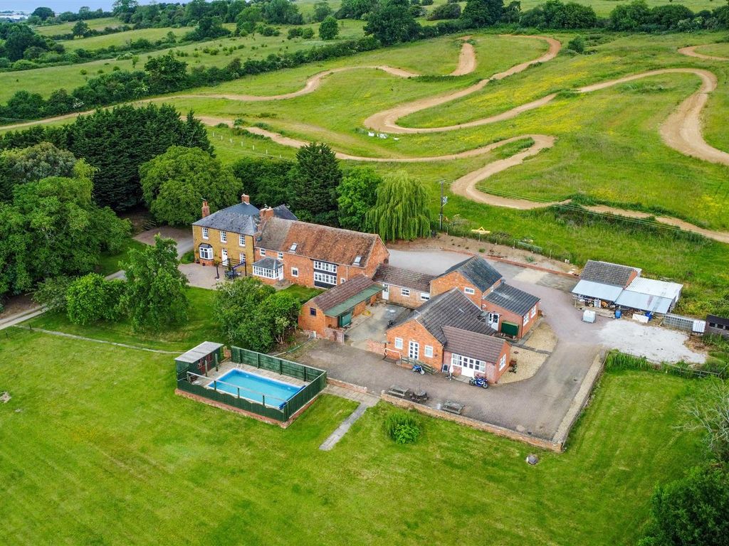 14 bed property for sale in London Road, Norton, Daventry NN11 Zoopla