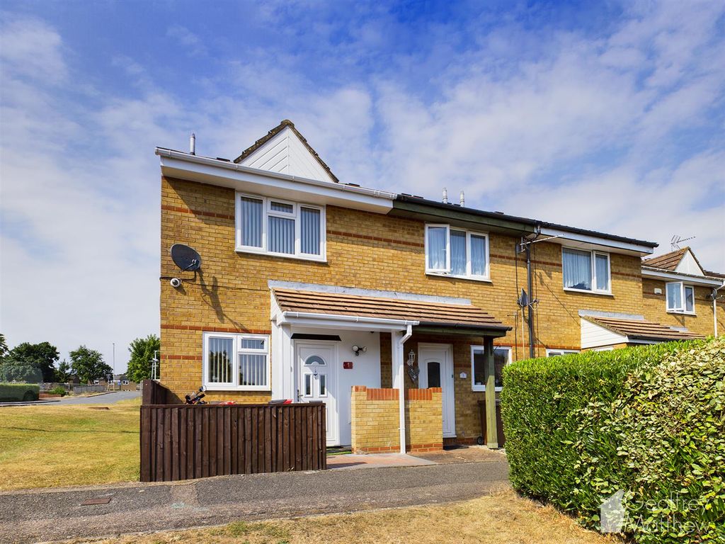 2 bed end terrace house for sale in Bradman Way, Pin Green, Stevenage
