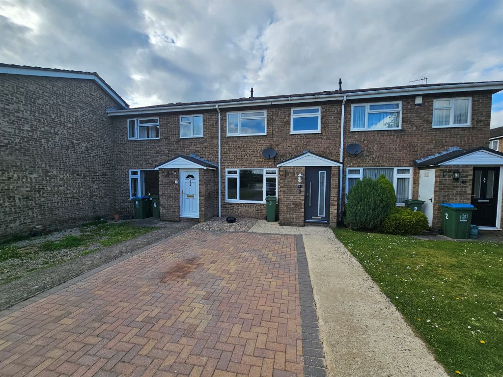 3 bed terraced house for sale in Elm Farm Road, Aylesbury HP21, £