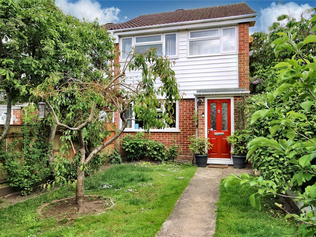 3 bed semidetached house for sale in Windrush, Highworth, Swindon SN6