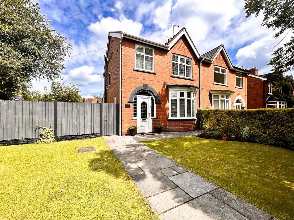 3 bed semidetached house for sale in Lloyds Avenue, Scunthorpe DN17, £