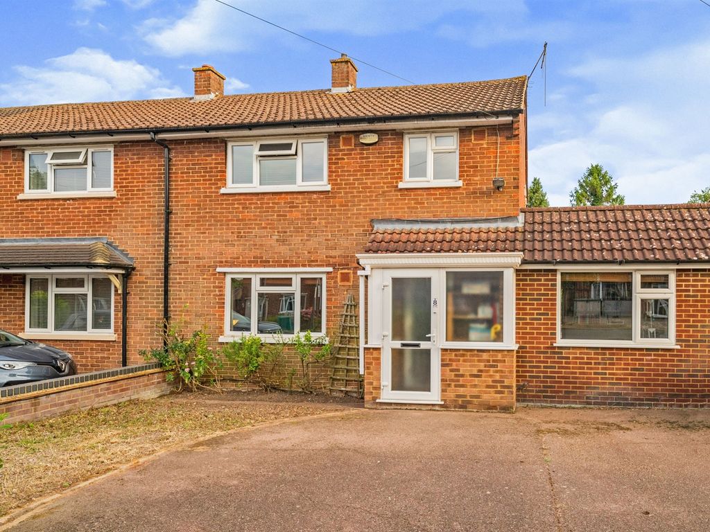 3 bed semidetached house for sale in Cavan Drive, St.Albans AL3, £