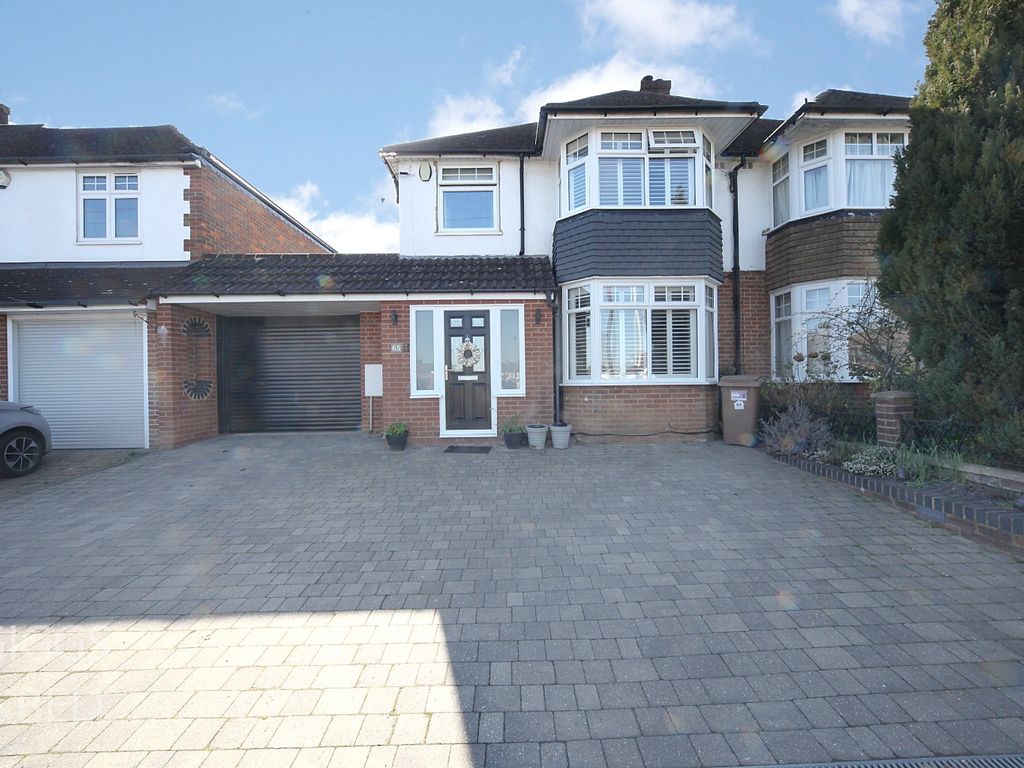 5 bed semidetached house for sale in Cannon Lane, Luton, Bedfordshire
