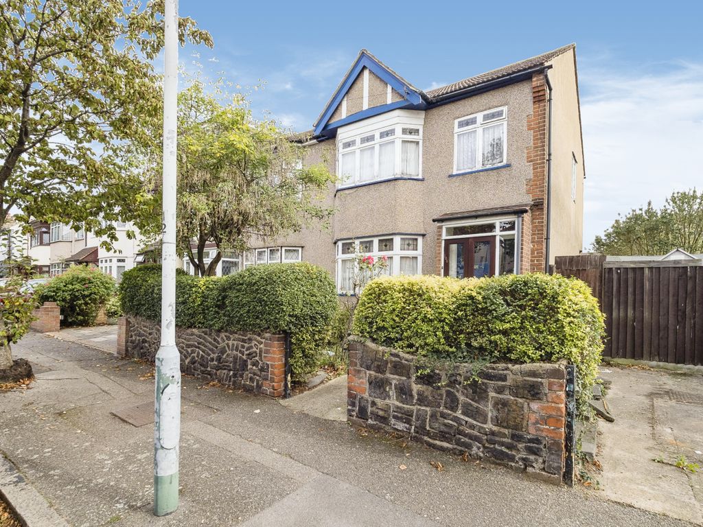 3 bed semidetached house for sale in Hillcrest Road, Hornchurch RM11