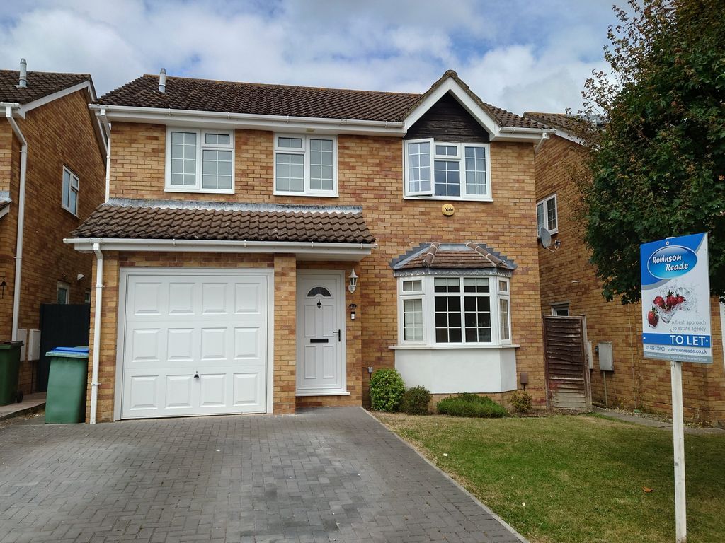 4 bed detached house to rent in Lawn Drive, Locks Heath, Southampton SO31, £1,850 pcm Zoopla