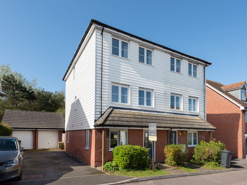 4 bed semidetached house for sale in Willowbrook Close, Herne Bay CT6