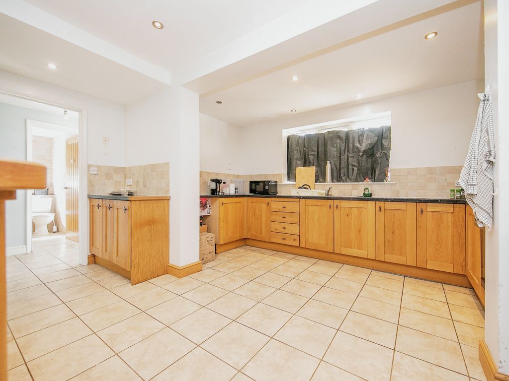 3 bed semidetached house for sale in Bramford Road, Ipswich IP1, £