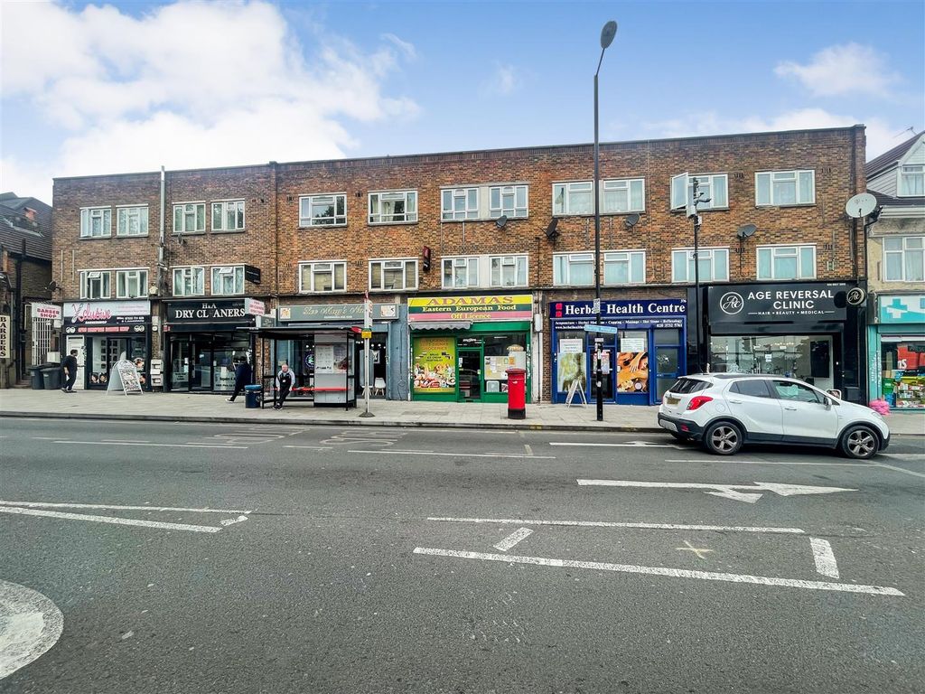 3 bed flat for sale in Baring Road, London SE12, £240,000 Zoopla