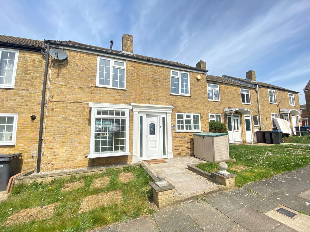 3 bed property to rent in Westfield, Harlow CM18, £1,750 pcm Zoopla