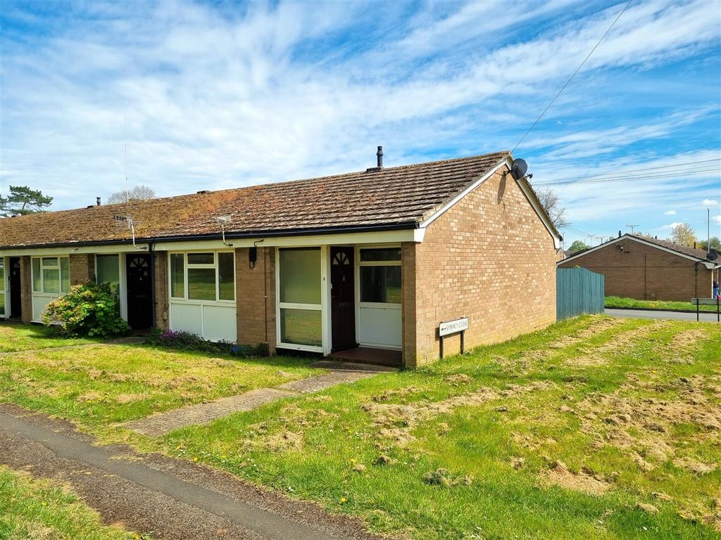 1 bed semidetached bungalow for sale in Spinney Close, Chippenham SN14