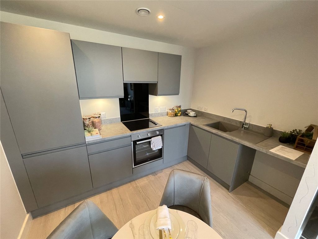 1 bed property to rent in Regent Plaza Block B, 84 Oldfield Road